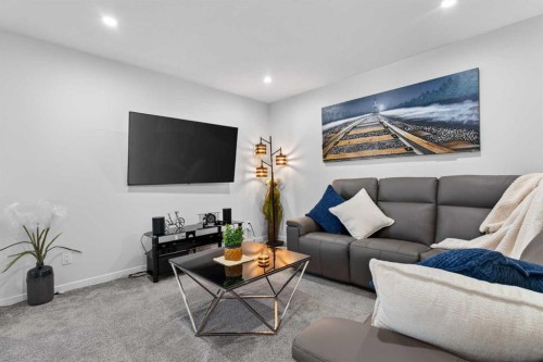 36 Royston Rise Nw, Calgary, AB - Indoor Photo Showing Living Room