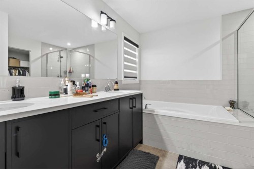 36 Royston Rise Nw, Calgary, AB - Indoor Photo Showing Bathroom