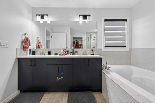 36 Royston Rise Nw, Calgary, AB - Indoor Photo Showing Bathroom
