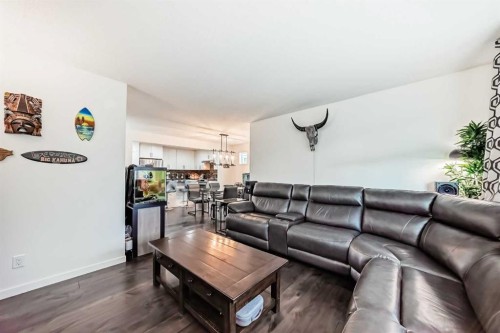 144 Copperpond Parade Se, Calgary, AB - Indoor Photo Showing Living Room