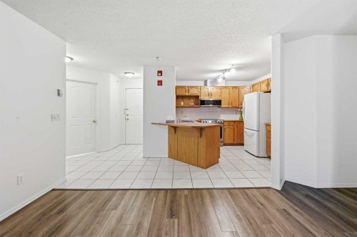 439-165 Manora Place Ne, Calgary, AB - Indoor Photo Showing Kitchen