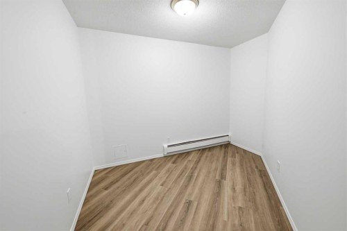 439-165 Manora Place Ne, Calgary, AB - Indoor Photo Showing Other Room