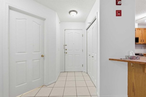 439-165 Manora Place Ne, Calgary, AB - Indoor Photo Showing Other Room