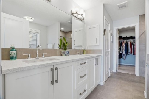 81 Mount Rae Heights, Okotoks, AB - Indoor Photo Showing Bathroom