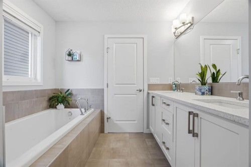 81 Mount Rae Heights, Okotoks, AB - Indoor Photo Showing Bathroom