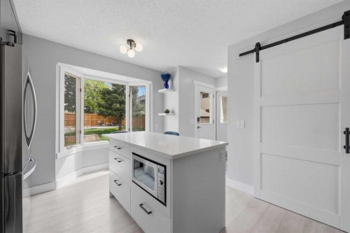 160 Silvergrove Hill Nw, Calgary, AB - Indoor Photo Showing Kitchen