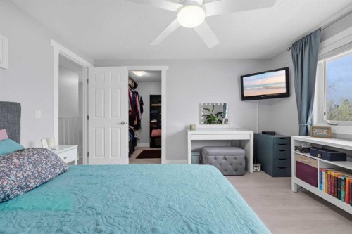 160 Silvergrove Hill Nw, Calgary, AB - Indoor Photo Showing Bedroom