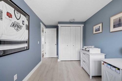 160 Silvergrove Hill Nw, Calgary, AB - Indoor