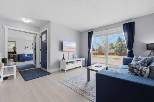 160 Silvergrove Hill Nw, Calgary, AB - Indoor
