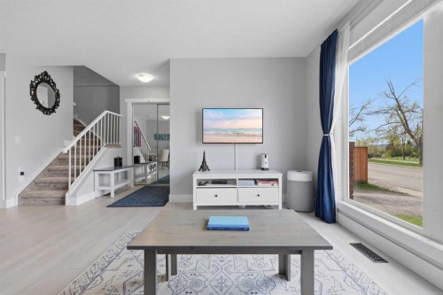 160 Silvergrove Hill Nw, Calgary, AB - Indoor