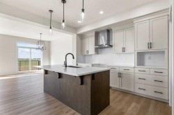 127 Corner Glen Grove NE Calgary, AB T3N 2S3