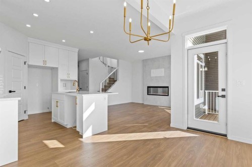 131 Corner Glen Grove Ne, Calgary, AB - Indoor Photo Showing Kitchen