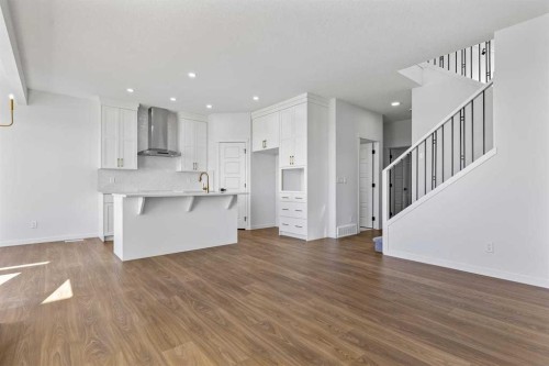 131 Corner Glen Grove Ne, Calgary, AB - Indoor Photo Showing Kitchen