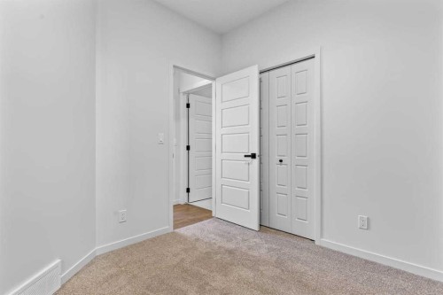 131 Corner Glen Grove Ne, Calgary, AB - Indoor Photo Showing Other Room