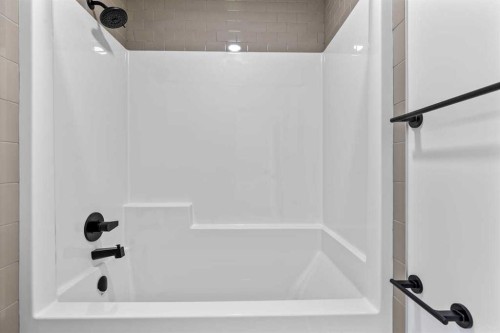 131 Corner Glen Grove Ne, Calgary, AB - Indoor