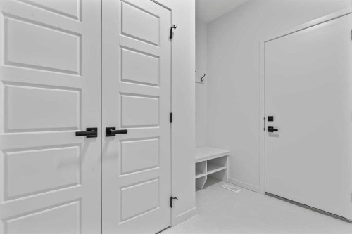 131 Corner Glen Grove Ne, Calgary, AB - Indoor Photo Showing Other Room
