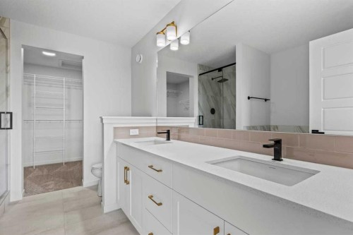 131 Corner Glen Grove Ne, Calgary, AB - Indoor Photo Showing Bathroom