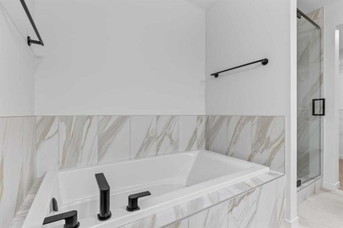 131 Corner Glen Grove Ne, Calgary, AB - Indoor Photo Showing Bathroom