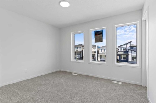 131 Corner Glen Grove Ne, Calgary, AB - Indoor Photo Showing Other Room