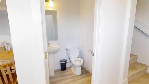 19637 48 Street Se, Calgary, AB - Indoor Photo Showing Bathroom
