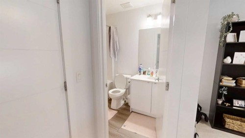 19637 48 Street Se, Calgary, AB - Indoor Photo Showing Bathroom