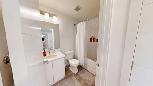 19637 48 Street Se, Calgary, AB - Indoor Photo Showing Bathroom