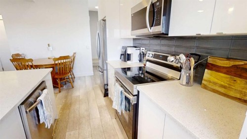 19637 48 Street Se, Calgary, AB - Indoor Photo Showing Kitchen