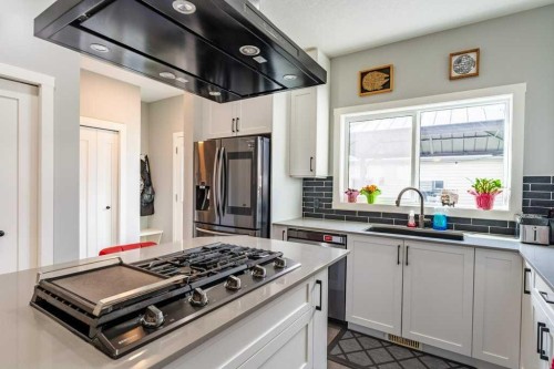 110 Hillcrest Close Sw, Airdrie, AB - Indoor Photo Showing Kitchen With Upgraded Kitchen