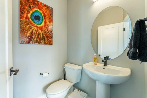 110 Hillcrest Close Sw, Airdrie, AB - Indoor Photo Showing Bathroom