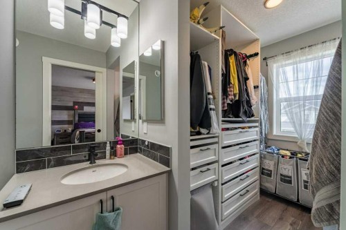 110 Hillcrest Close Sw, Airdrie, AB - Indoor Photo Showing Bathroom