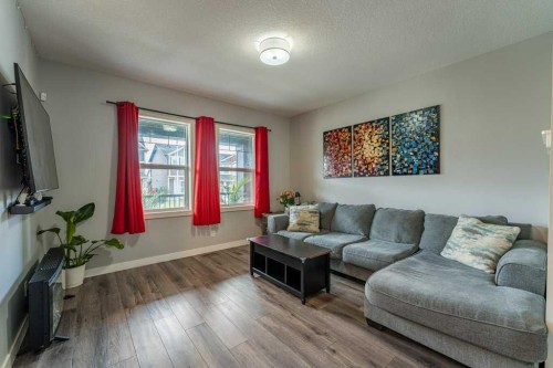 110 Hillcrest Close Sw, Airdrie, AB - Indoor Photo Showing Living Room