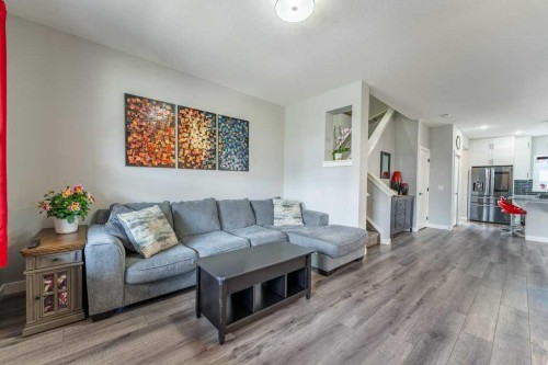 110 Hillcrest Close Sw, Airdrie, AB - Indoor Photo Showing Living Room