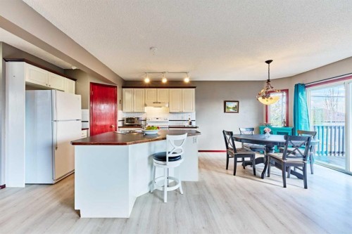132 Somercrest Close Sw, Calgary, AB - Indoor Photo Showing Kitchen