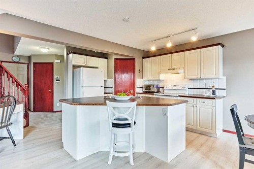 132 Somercrest Close Sw, Calgary, AB - Indoor Photo Showing Kitchen