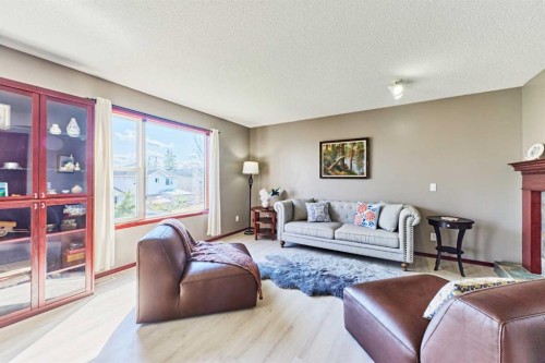 132 Somercrest Close Sw, Calgary, AB - Indoor Photo Showing Living Room