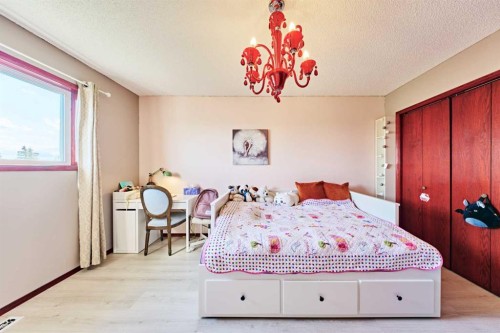 132 Somercrest Close Sw, Calgary, AB - Indoor Photo Showing Bedroom