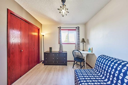 132 Somercrest Close Sw, Calgary, AB - Indoor Photo Showing Bedroom