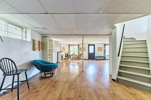 132 Somercrest Close Sw, Calgary, AB - Indoor Photo Showing Other Room