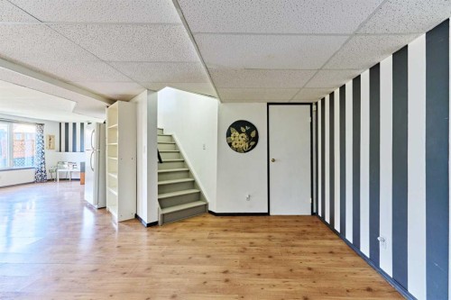 132 Somercrest Close Sw, Calgary, AB - Indoor Photo Showing Other Room