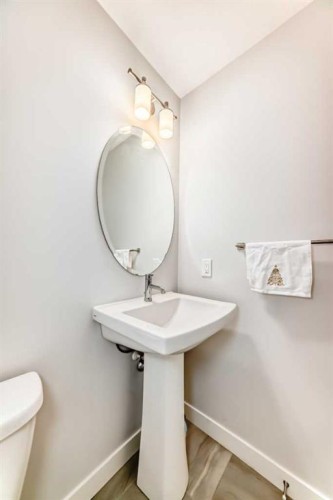 551 Evanston Link Nw, Calgary, AB - Indoor Photo Showing Bathroom