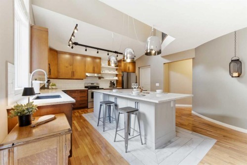 39 Evercreek Bluffs Road Sw, Calgary, AB - Indoor Photo Showing Kitchen