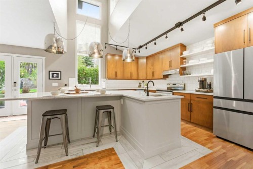 39 Evercreek Bluffs Road Sw, Calgary, AB - Indoor Photo Showing Kitchen