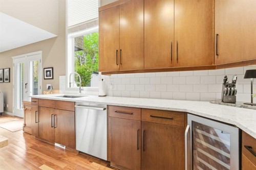 39 Evercreek Bluffs Road Sw, Calgary, AB - Indoor Photo Showing Kitchen