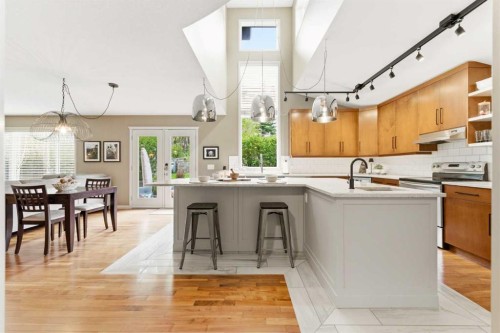 39 Evercreek Bluffs Road Sw, Calgary, AB - Indoor Photo Showing Kitchen