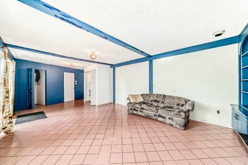 8016 33 Avenue Nw, Calgary, AB -  Photo Showing Other Room