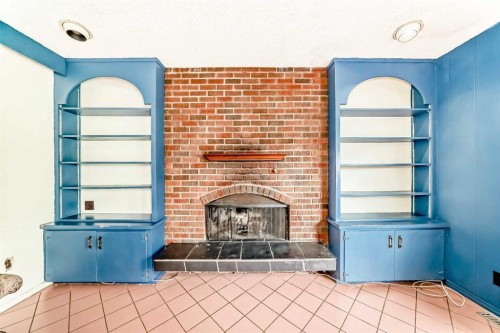 8016 33 Avenue Nw, Calgary, AB - Indoor With Fireplace