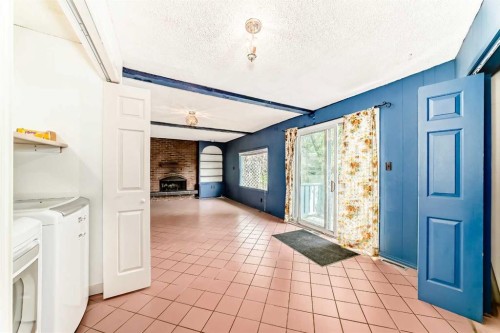 8016 33 Avenue Nw, Calgary, AB - Indoor