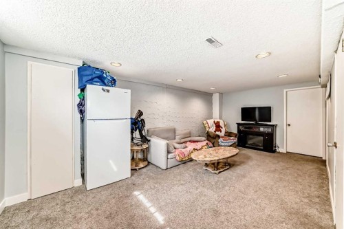 8016 33 Avenue Nw, Calgary, AB - Indoor
