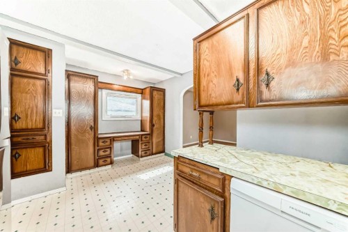 8016 33 Avenue Nw, Calgary, AB - Indoor