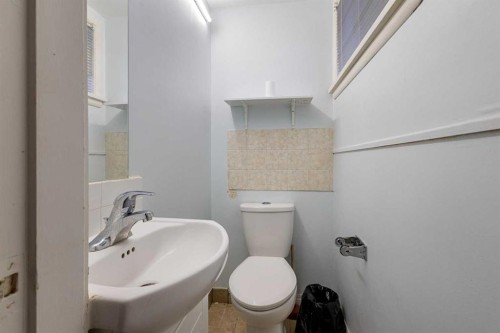 2812 24 Street Nw, Calgary, AB - Indoor Photo Showing Bathroom